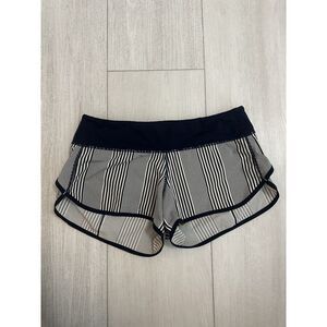 Lululemon Speed Shorts Size 6 Wet Dry Warm‎ - Striped - Blue / White